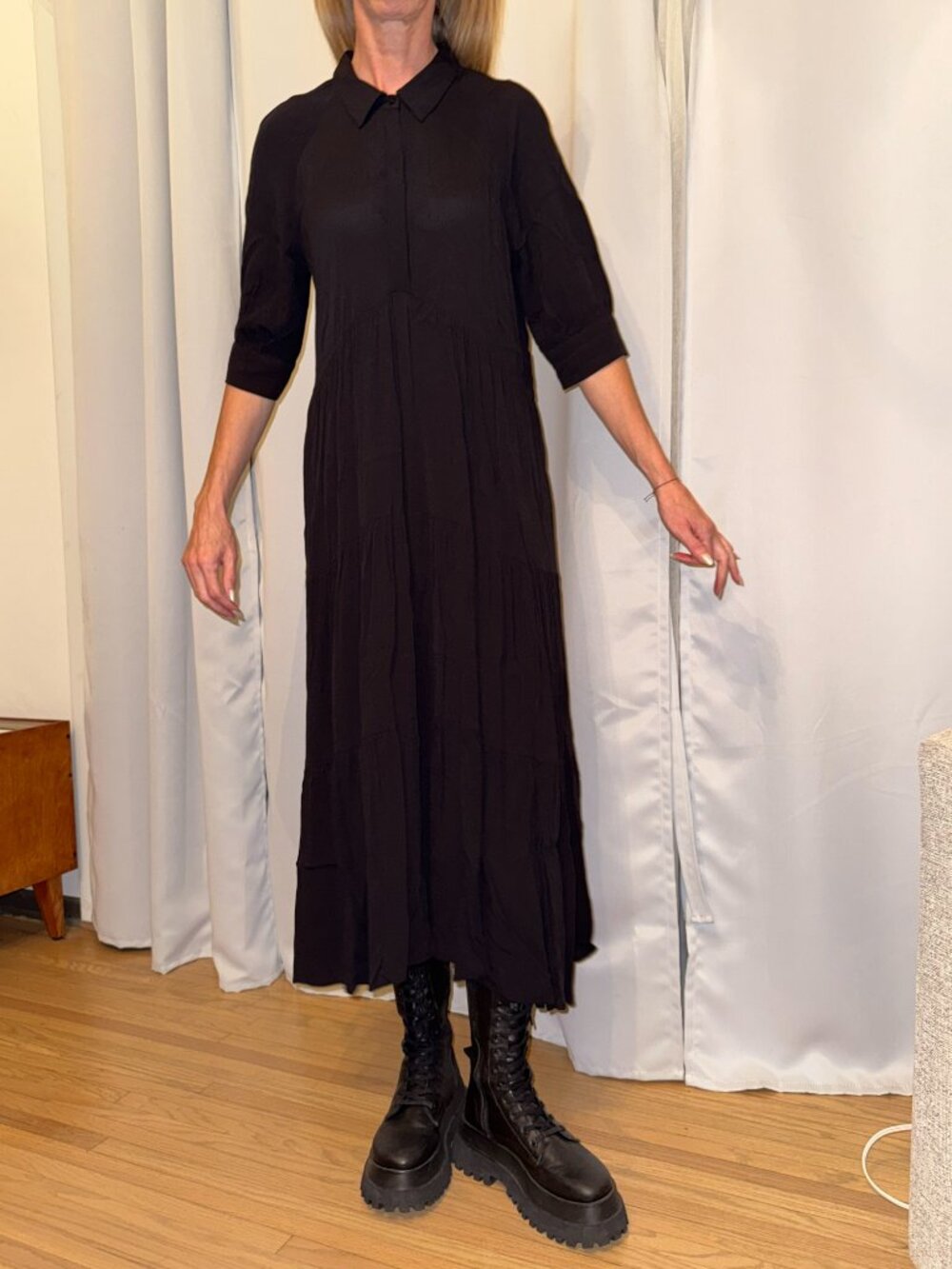 a Loves a Women's Black Dress - Picture 2 of 8